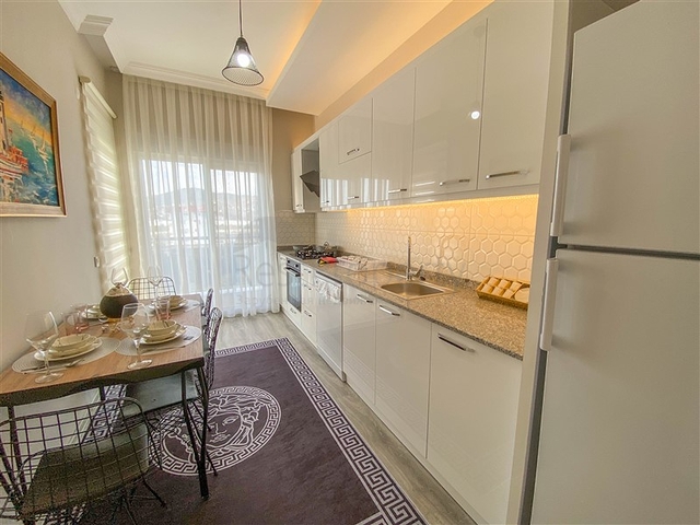 شقة زاوية - غرفتين وصالة مع مطبخ منفصل - مفروشة وضمن مجمع جديد - في ديمرتاش / الانيا 