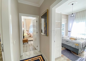 شقة زاوية - غرفتين وصالة مع مطبخ منفصل - مفروشة وضمن مجمع جديد - في ديمرتاش / الانيا 