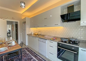 شقة عائلية غرفتين وصالة - مطبخ منفصل - مجمع سكني حديث - في منطقة ديمرتاش / الانيا 