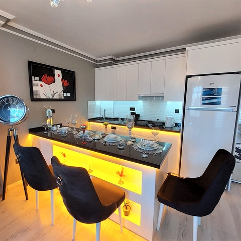 شقة انيقة - تصميم غرفة وصالة مفروشة - في مركز الانيا 