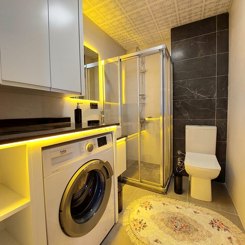 شقة انيقة - تصميم غرفة وصالة مفروشة - في مركز الانيا 