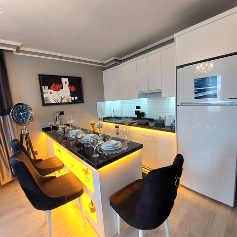 شقة انيقة - تصميم غرفة وصالة مفروشة - في مركز الانيا 