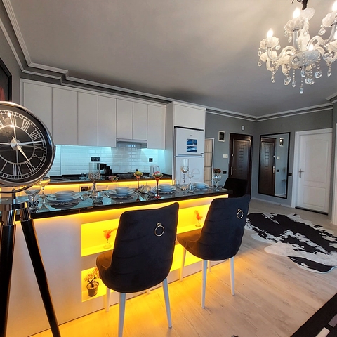 شقة انيقة - تصميم غرفة وصالة مفروشة - في مركز الانيا 