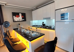 شقة انيقة - تصميم غرفة وصالة مفروشة - في مركز الانيا 