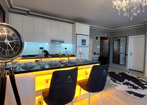 شقة انيقة - تصميم غرفة وصالة مفروشة - في مركز الانيا 