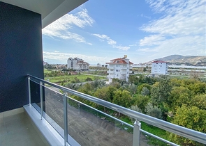 اطلالة على الطبيعة الخضراء - شقة انيقة ضمن مجمع جديد - تصميم غرفتين وصالة مع مطبخ منفصل - في ديمرتاش / الانيا 