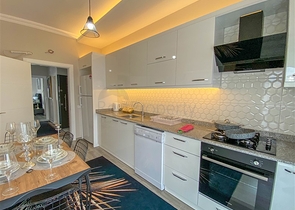 اطلالة على الطبيعة الخضراء - شقة انيقة ضمن مجمع جديد - تصميم غرفتين وصالة مع مطبخ منفصل - في ديمرتاش / الانيا 