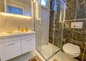 اطلالة على الطبيعة الخضراء - شقة انيقة ضمن مجمع جديد - تصميم غرفتين وصالة مع مطبخ منفصل - في ديمرتاش / الانيا 