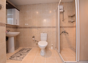 مطبخ منفصل -شقة غرفتين وصالة مفروشة اثاث جديد- في توسمور / الانيا 