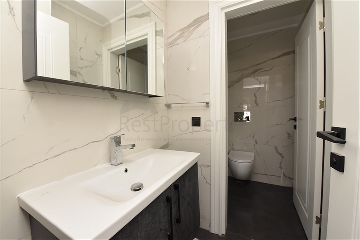 دوبلكس واسعة ضمن مجمع جديد - تصميم 6 غرف وصالتين - في مركز الانيا 