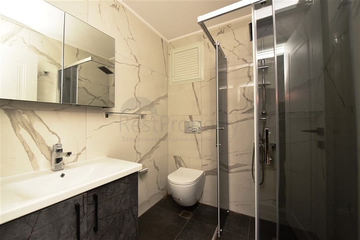 دوبلكس واسعة ضمن مجمع جديد - تصميم 6 غرف وصالتين - في مركز الانيا 