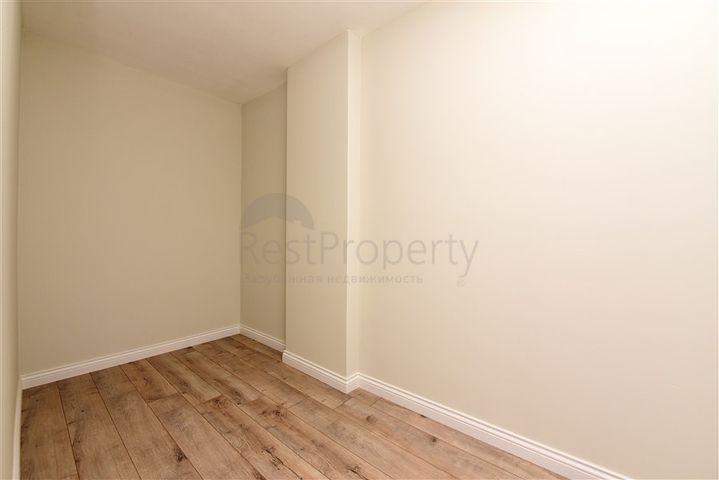 دوبلكس واسعة ضمن مجمع جديد - تصميم 6 غرف وصالتين - في مركز الانيا 