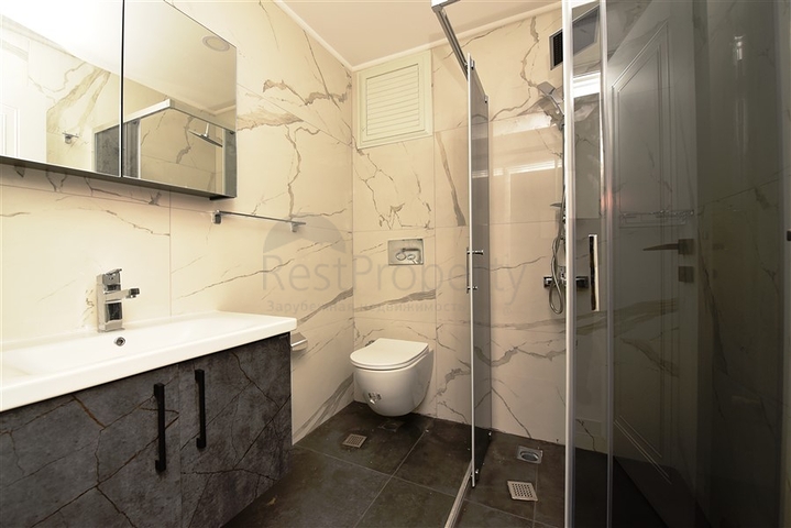 دوبلكس واسعة ضمن مجمع جديد - تصميم 6 غرف وصالتين - في مركز الانيا 