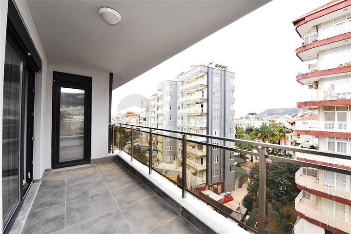 دوبلكس واسعة ضمن مجمع جديد - تصميم 6 غرف وصالتين - في مركز الانيا 