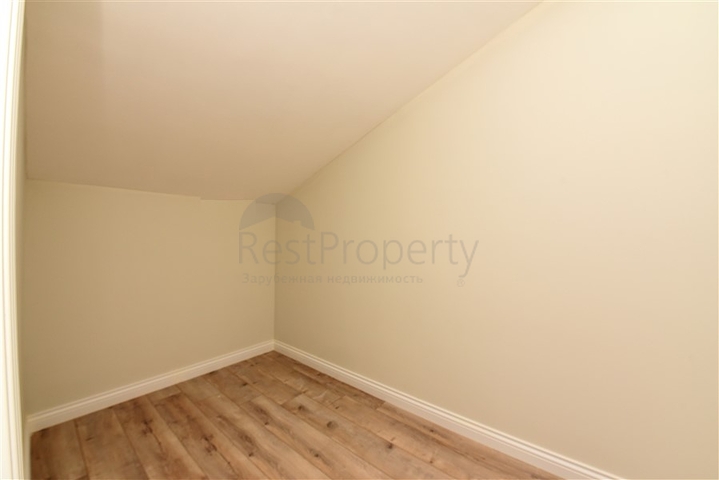 دوبلكس واسعة ضمن مجمع جديد - تصميم 6 غرف وصالتين - في مركز الانيا 