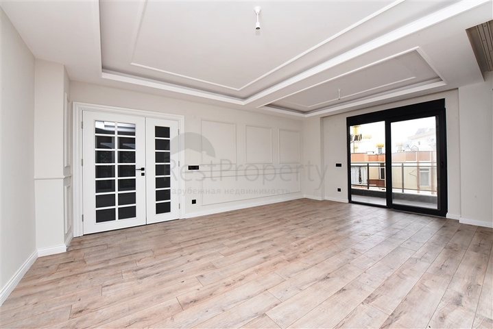 دوبلكس واسعة ضمن مجمع جديد - تصميم 6 غرف وصالتين - في مركز الانيا 