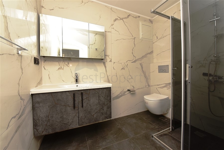 دوبلكس واسعة ضمن مجمع جديد - تصميم 6 غرف وصالتين - في مركز الانيا 