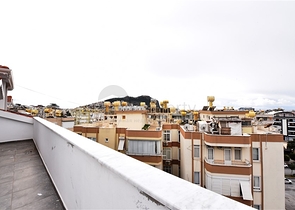 دوبلكس واسعة ضمن مجمع جديد - تصميم 6 غرف وصالتين - في مركز الانيا 