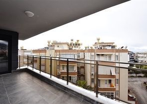 دوبلكس واسعة ضمن مجمع جديد - تصميم 6 غرف وصالتين - في مركز الانيا 