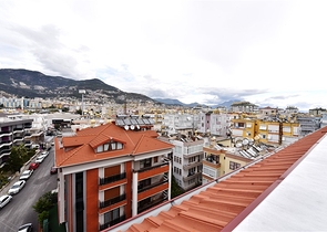 دوبلكس واسعة ضمن مجمع جديد - تصميم 6 غرف وصالتين - في مركز الانيا 