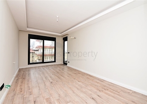 دوبلكس واسعة ضمن مجمع جديد - تصميم 6 غرف وصالتين - في مركز الانيا 