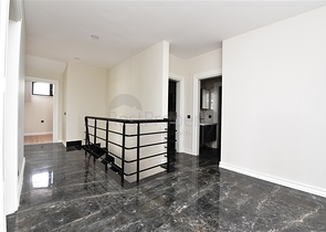 دوبلكس واسعة ضمن مجمع جديد - تصميم 6 غرف وصالتين - في مركز الانيا 