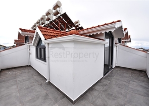 دوبلكس واسعة ضمن مجمع جديد - تصميم 6 غرف وصالتين - في مركز الانيا 