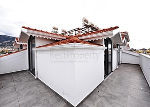 دوبلكس واسعة ضمن مجمع جديد - تصميم 6 غرف وصالتين - في مركز الانيا 