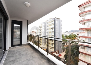 دوبلكس واسعة ضمن مجمع جديد - تصميم 6 غرف وصالتين - في مركز الانيا 