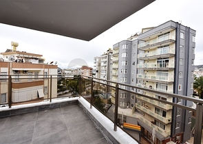 دوبلكس واسعة ضمن مجمع جديد - تصميم 6 غرف وصالتين - في مركز الانيا 