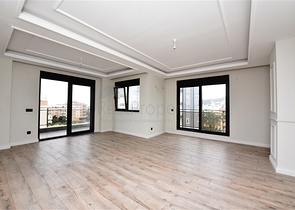 دوبلكس واسعة ضمن مجمع جديد - تصميم 6 غرف وصالتين - في مركز الانيا 