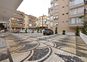 دوبلكس واسعة ضمن مجمع جديد - تصميم 6 غرف وصالتين - في مركز الانيا 