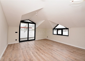 دوبلكس واسعة ضمن مجمع جديد - تصميم 6 غرف وصالتين - في مركز الانيا 