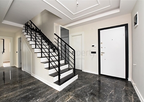 دوبلكس واسعة ضمن مجمع جديد - تصميم 6 غرف وصالتين - في مركز الانيا 