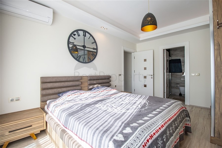 شقة فاخرة اطلالة بحر - 3 غرف وصالة مفروشة -ضمن مجمع 5 نجوم - في محمودلار / الانيا 