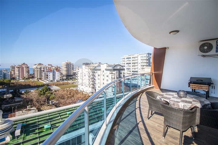 شقة فاخرة اطلالة بحر - 3 غرف وصالة مفروشة -ضمن مجمع 5 نجوم - في محمودلار / الانيا 