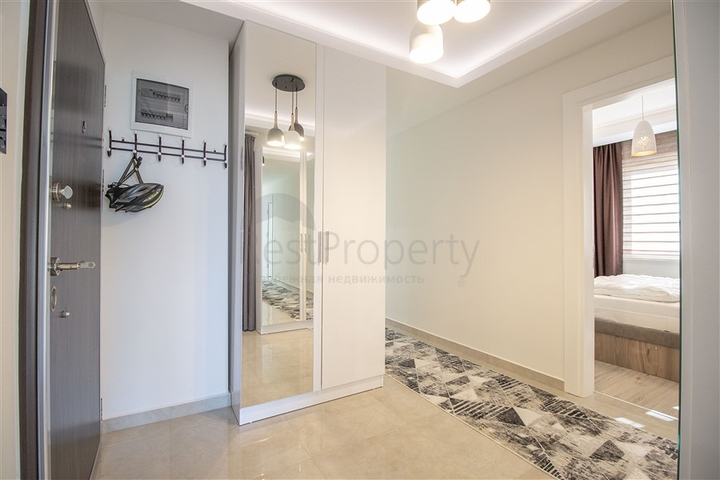 شقة فاخرة اطلالة بحر - 3 غرف وصالة مفروشة -ضمن مجمع 5 نجوم - في محمودلار / الانيا 