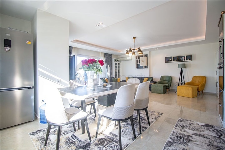 شقة فاخرة اطلالة بحر - 3 غرف وصالة مفروشة -ضمن مجمع 5 نجوم - في محمودلار / الانيا 