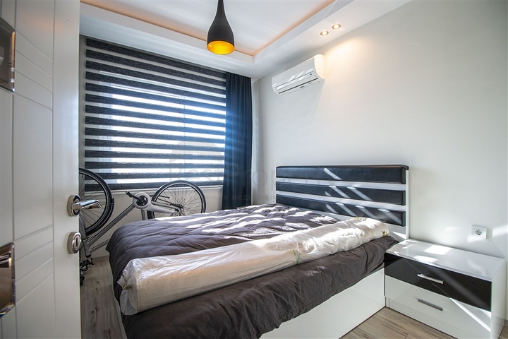 شقة فاخرة اطلالة بحر - 3 غرف وصالة مفروشة -ضمن مجمع 5 نجوم - في محمودلار / الانيا 