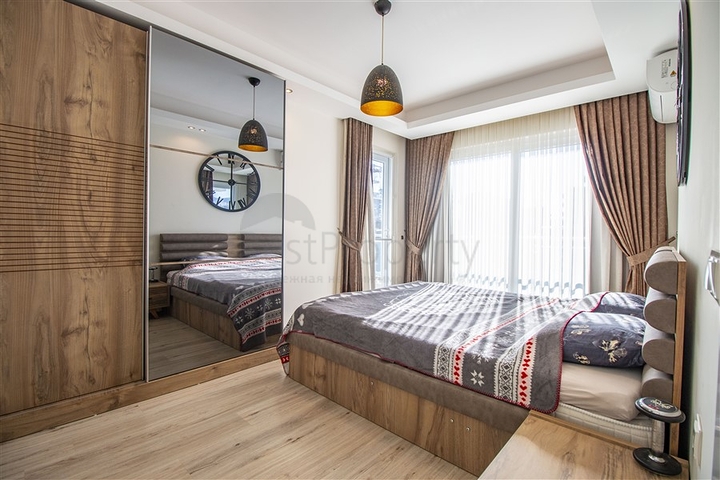 شقة فاخرة اطلالة بحر - 3 غرف وصالة مفروشة -ضمن مجمع 5 نجوم - في محمودلار / الانيا 