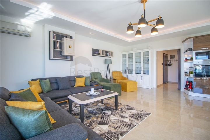 شقة فاخرة اطلالة بحر - 3 غرف وصالة مفروشة -ضمن مجمع 5 نجوم - في محمودلار / الانيا 