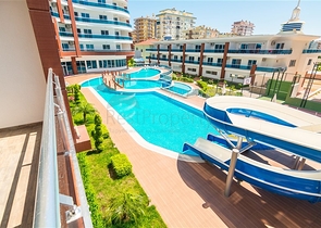 شقة فاخرة اطلالة بحر - 3 غرف وصالة مفروشة -ضمن مجمع 5 نجوم - في محمودلار / الانيا 