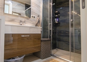 شقة فاخرة اطلالة بحر - 3 غرف وصالة مفروشة -ضمن مجمع 5 نجوم - في محمودلار / الانيا 