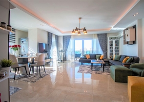 شقة فاخرة اطلالة بحر - 3 غرف وصالة مفروشة -ضمن مجمع 5 نجوم - في محمودلار / الانيا 