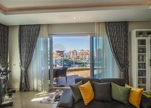 شقة فاخرة اطلالة بحر - 3 غرف وصالة مفروشة -ضمن مجمع 5 نجوم - في محمودلار / الانيا 