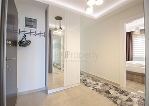 شقة فاخرة اطلالة بحر - 3 غرف وصالة مفروشة -ضمن مجمع 5 نجوم - في محمودلار / الانيا 