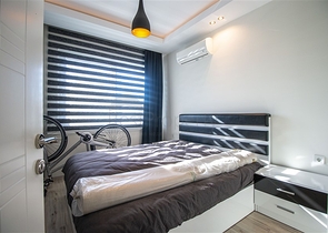 شقة فاخرة اطلالة بحر - 3 غرف وصالة مفروشة -ضمن مجمع 5 نجوم - في محمودلار / الانيا 