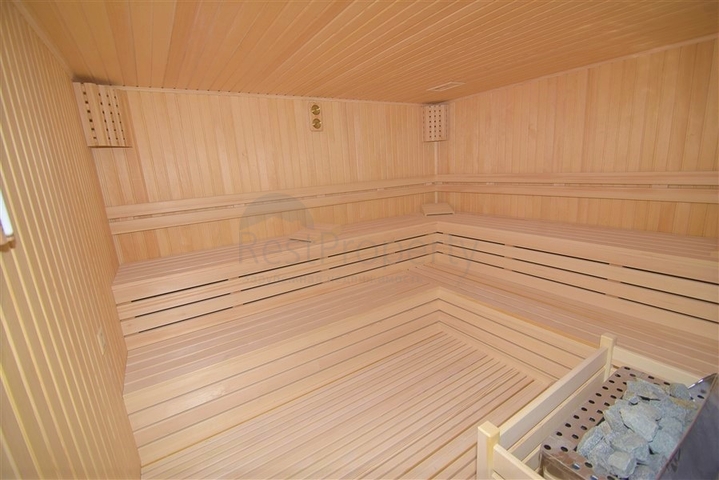 مجمع فاخر حديث - شقة غرفة وصالة مفروشة - في مركز الانيا 