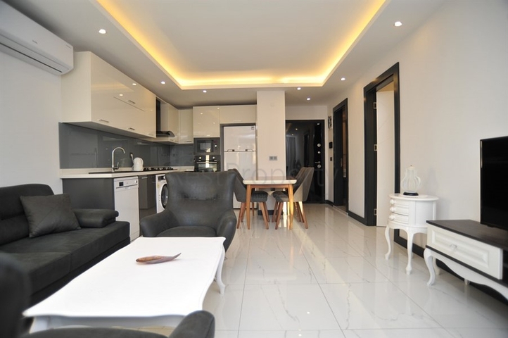 مجمع فاخر حديث - شقة غرفة وصالة مفروشة - في مركز الانيا 