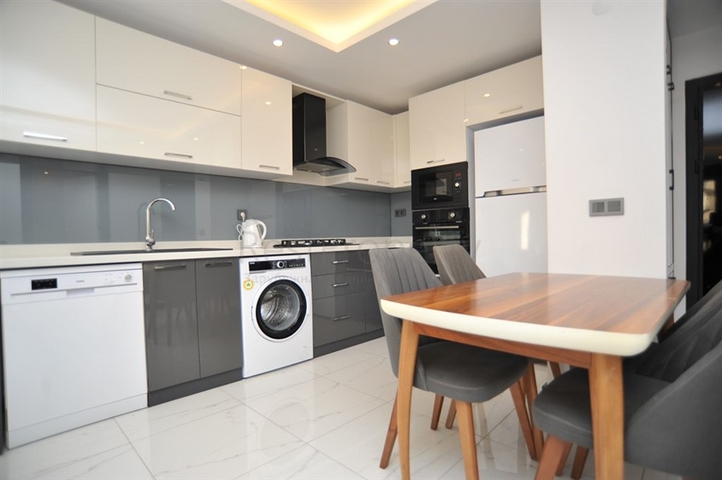 مجمع فاخر حديث - شقة غرفة وصالة مفروشة - في مركز الانيا 